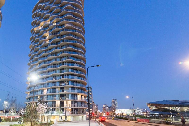 One-Bedroom Apartment with Balcony image 4
