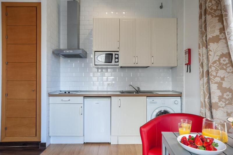 Studio Apartment image 3