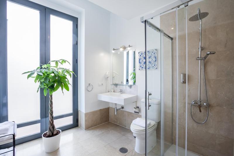 Studio Apartment image 2
