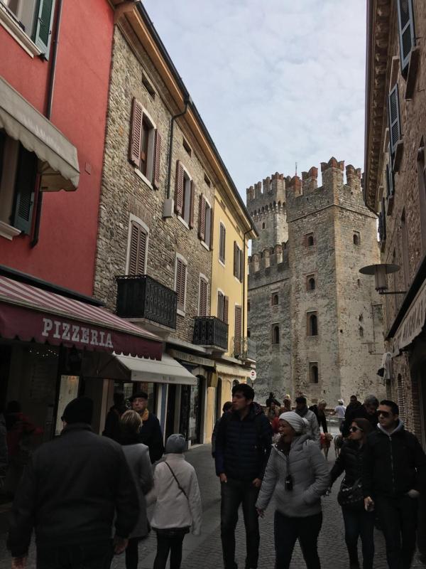 Aurora Sirmione Appartamenti - image 1