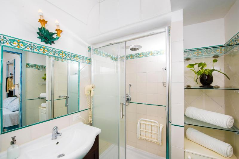 Superior Double Room with Sea View image 3