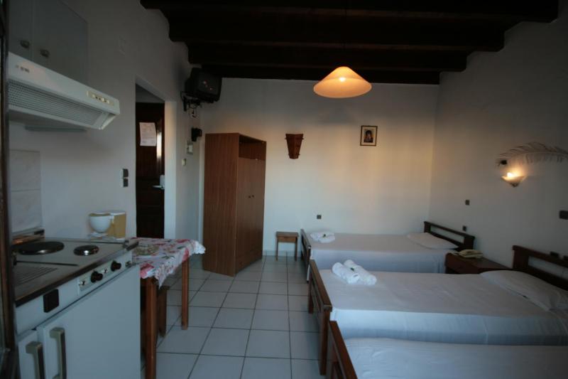 Studio (3 Adults) image 2