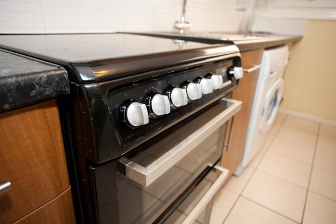 Victoria Centre 2 Bedroom Apartments with 4 Beds in Victoria Centre Shopping Centre - Nottingham City Centre - 24 hour access - Most Central Location - Full Kitchen - Opposite Hilton - Parking for Cars or Vans from Five pounds a day - Sunday 1pm Check-out - image 16