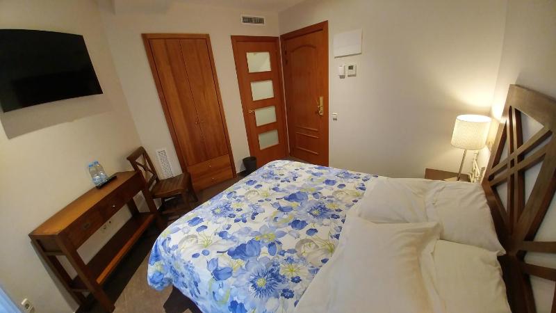 Double Room (interior) image 3