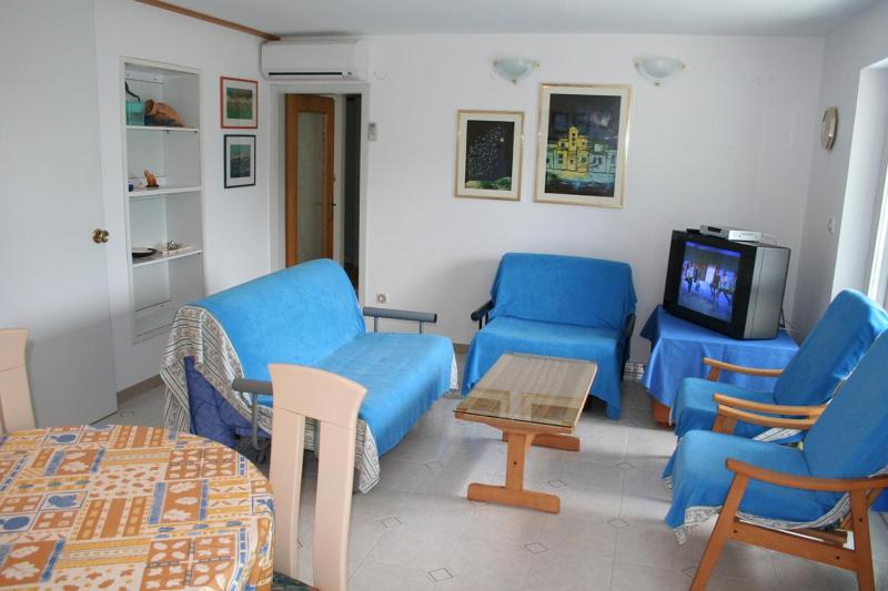 Apartment image 3