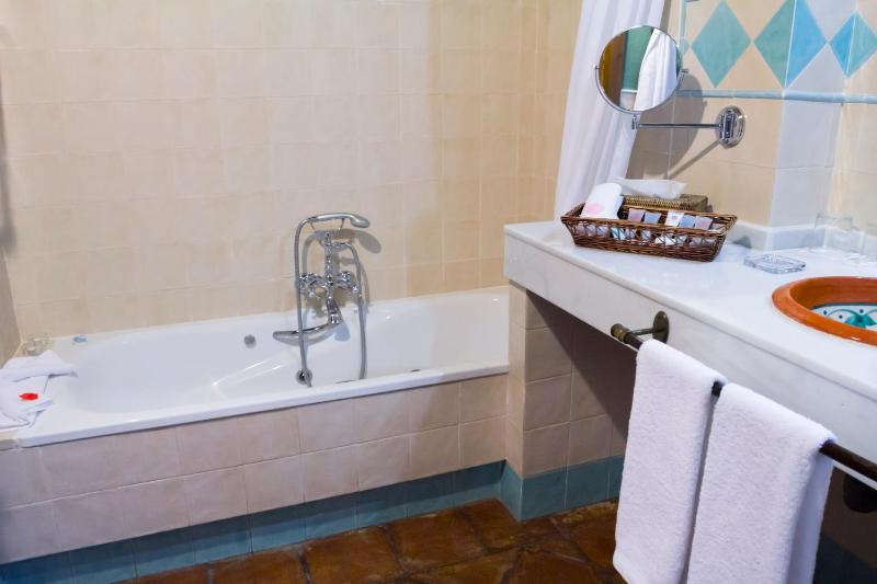 Junior Suite with Spa Bath image 4