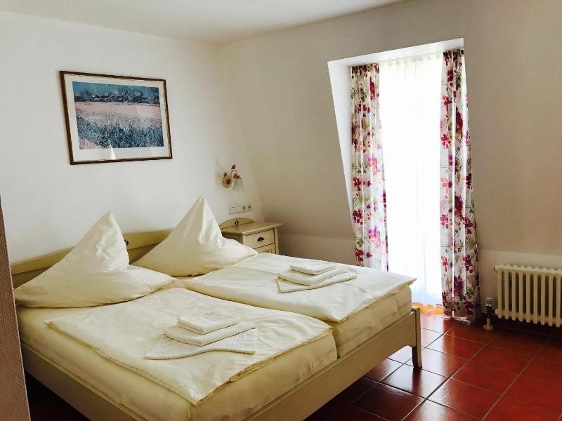 Double Room image 4