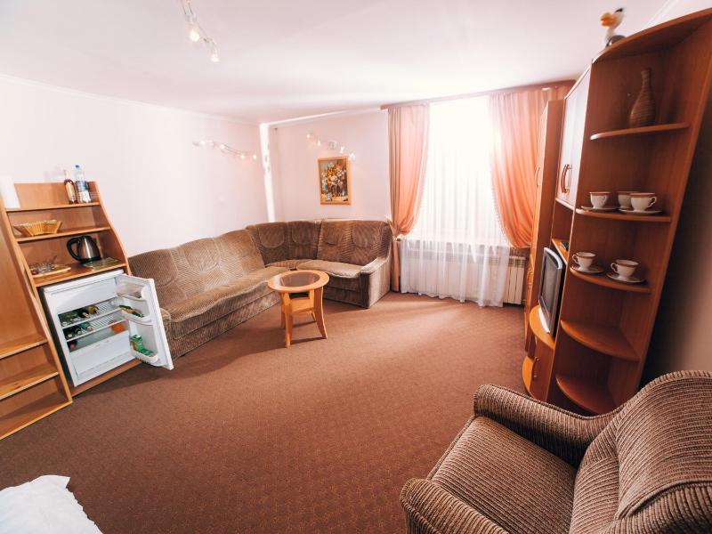 Family Room image 2