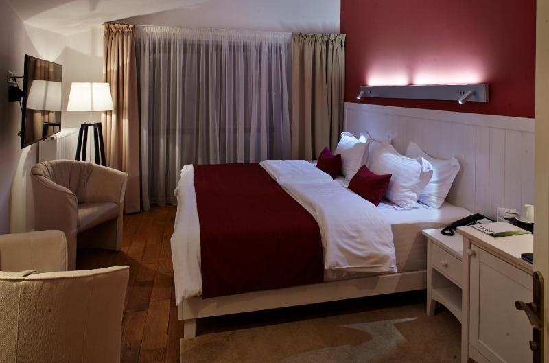 Junior Suite with City View image 3