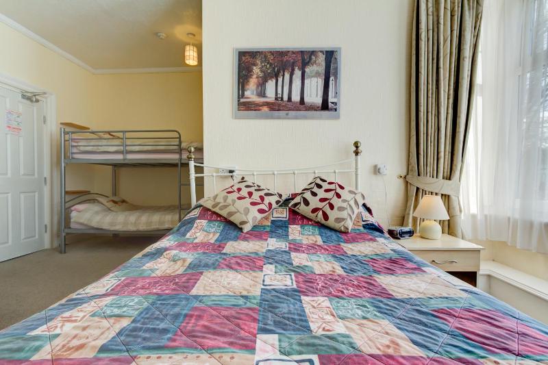 Dolphin Guesthouse - image 11