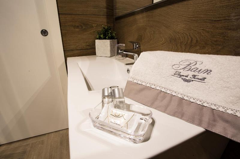 One-Bedroom Apartment image 2