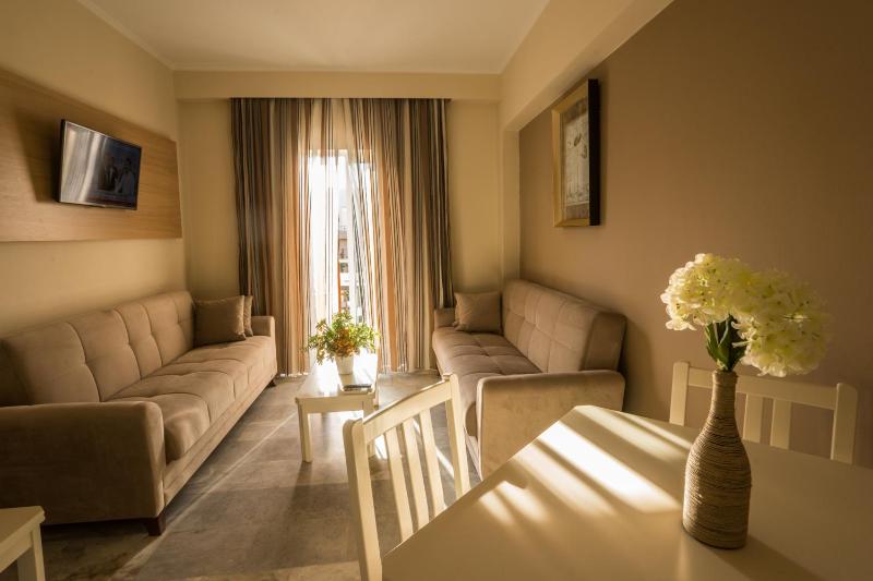 One-Bedroom Apartment with Sea View image 4