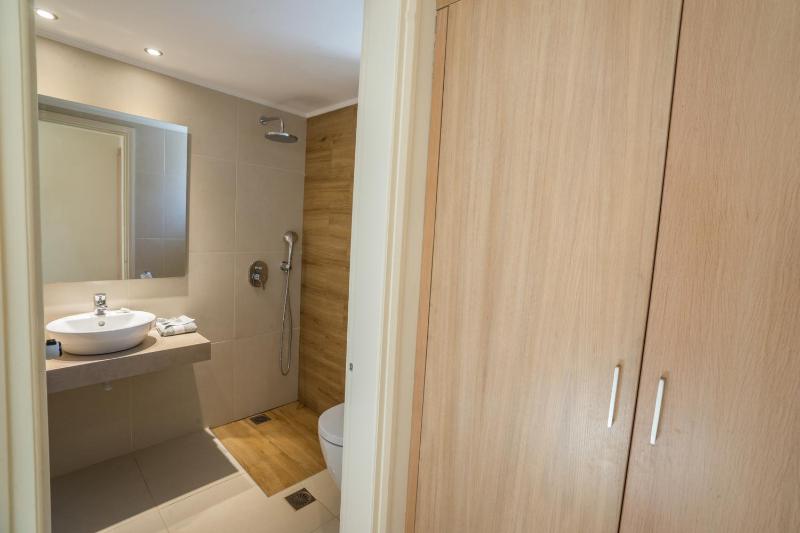One-Bedroom Apartment with Sea View image 1