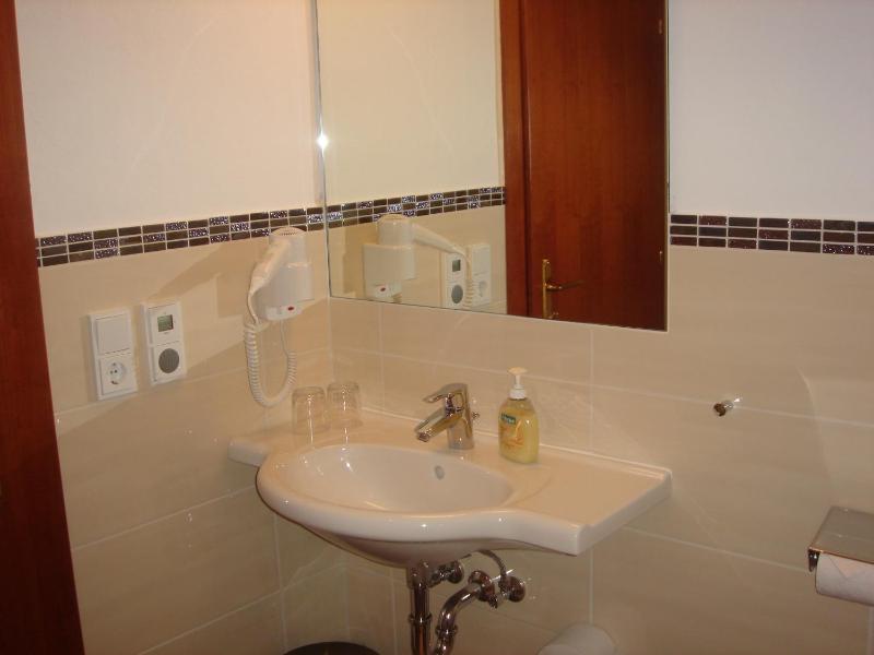 Classic Double Room with Balcony image 2