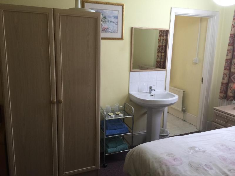 Double Room with Shared Bathroom image 4