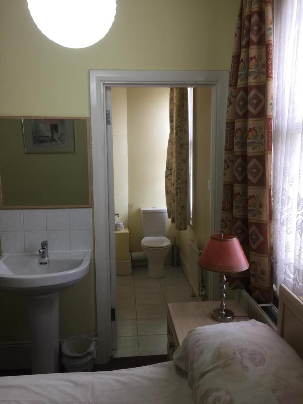 Double Room with Shared Bathroom image 3