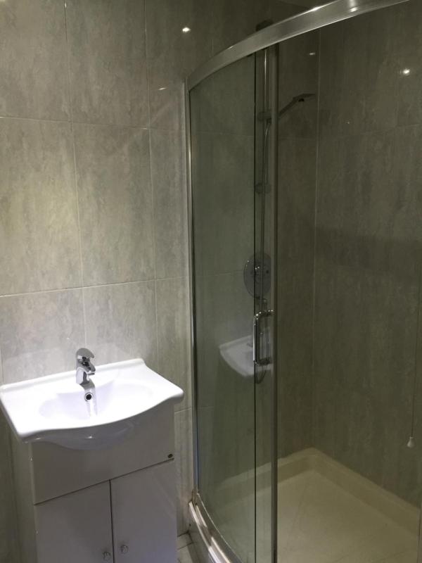 Double Room with Shared Bathroom image 1