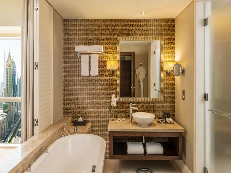 Premium King Room image 4