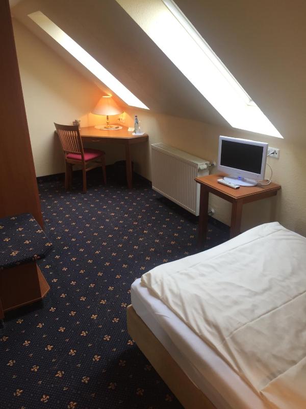 Single Room image 4