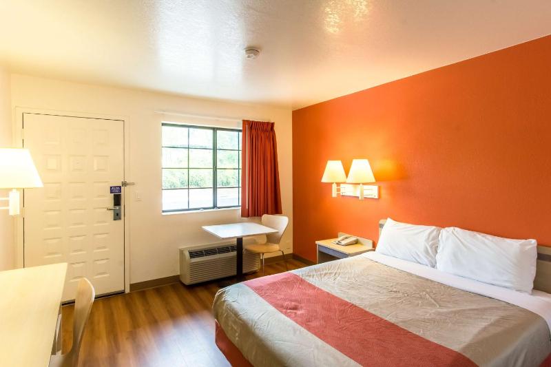Double Room - Disability Access - Roll In Shower image 4