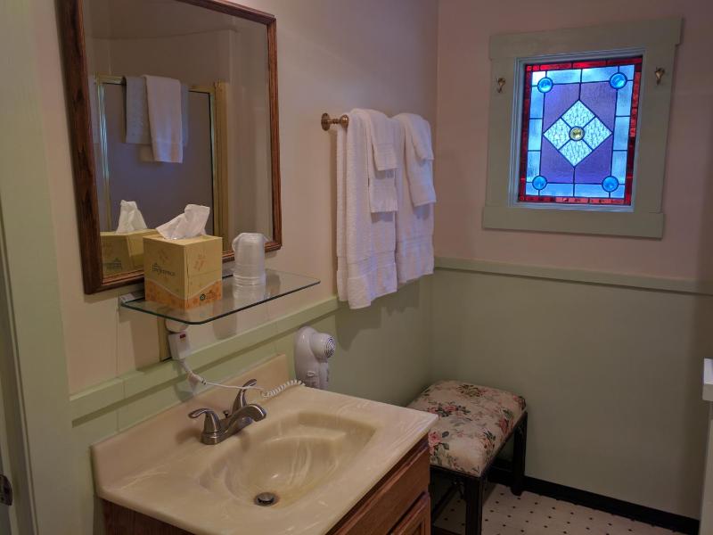 1 Queen Bed, Room #1 (NO Pets) image 2