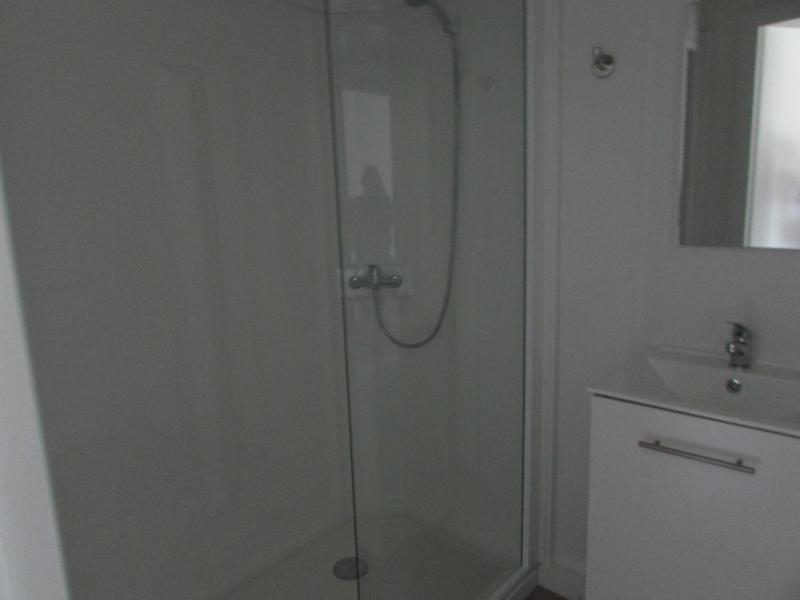 Twin Room with Private Bathroom image 1