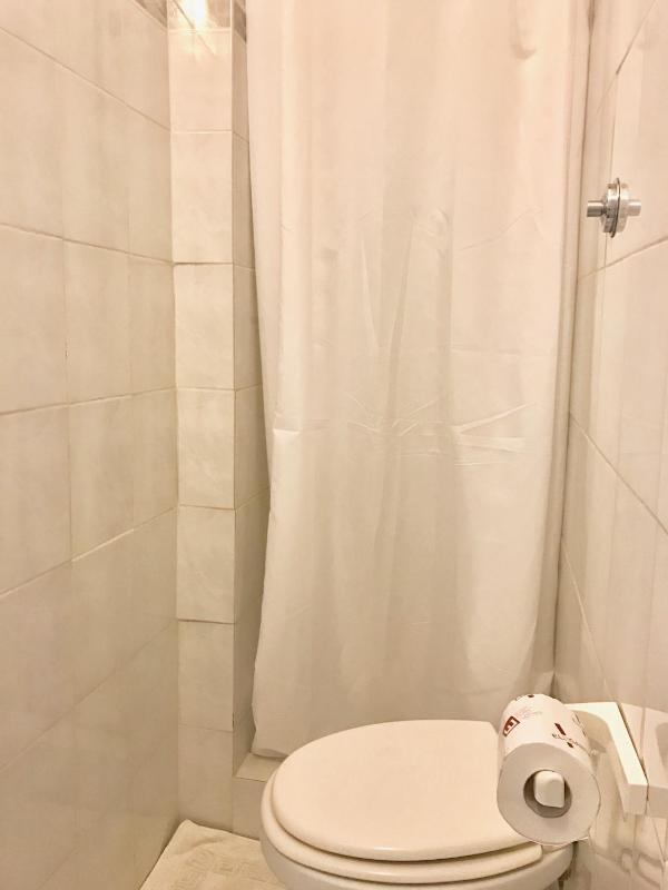 Economy Twin Room image 2