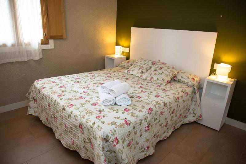 One-Bedroom Apartment image 1