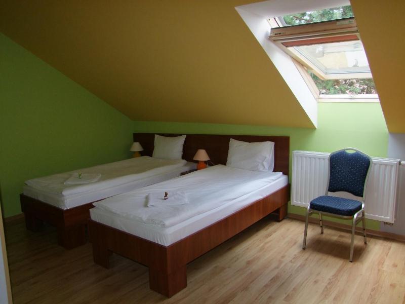 Deluxe Triple Room image 1