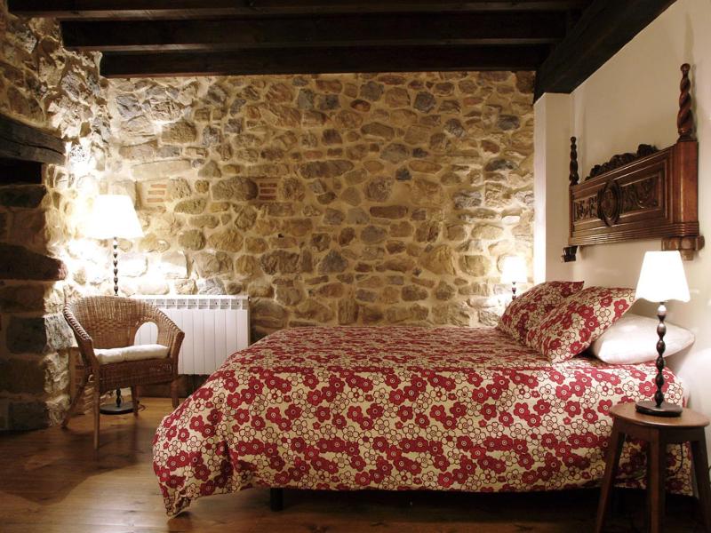 Basic Double or Twin Room image 4