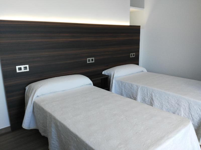 Triple Room with Sea View image 3