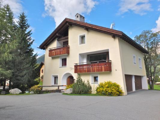 Apartment with Mountain View image 4