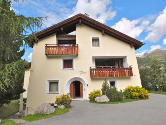 Apartment with Mountain View image 3