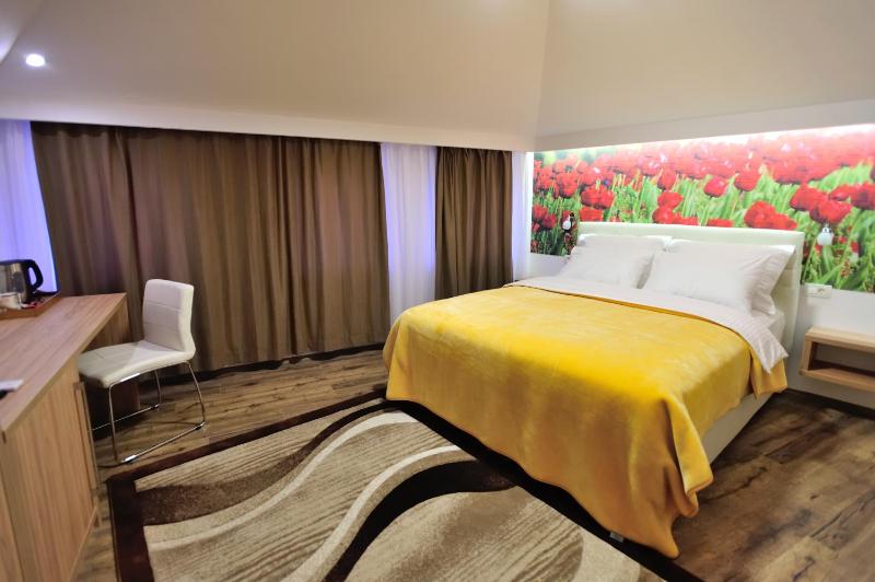 Deluxe Suite with River View image 3