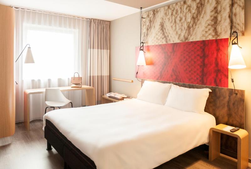 Double Room image 3