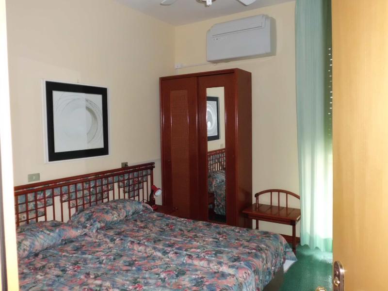 Double or Twin Room image 3
