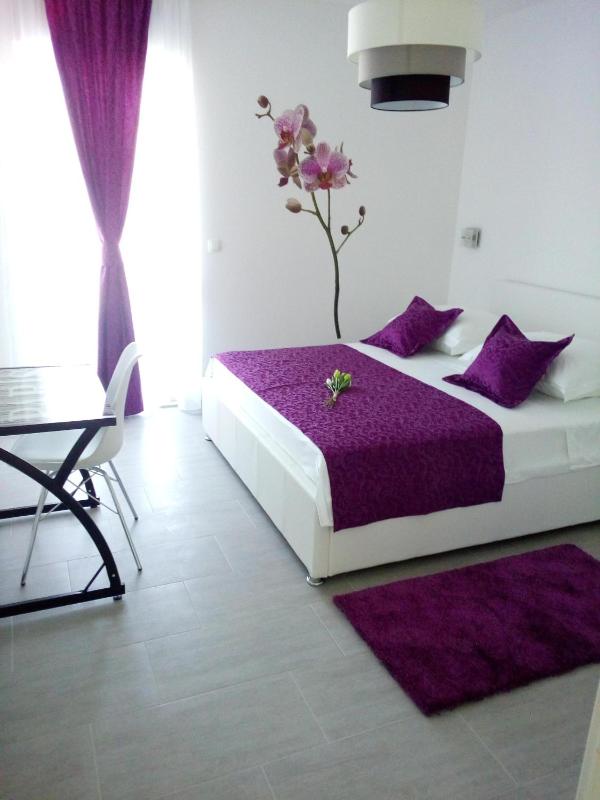 Apartment - Ground Floor with Sea View image 2
