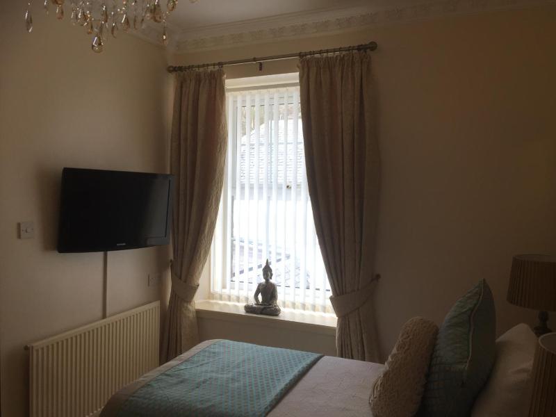 Twin Room image 3