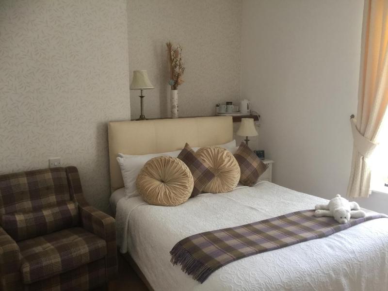 Standard Double Room image 3