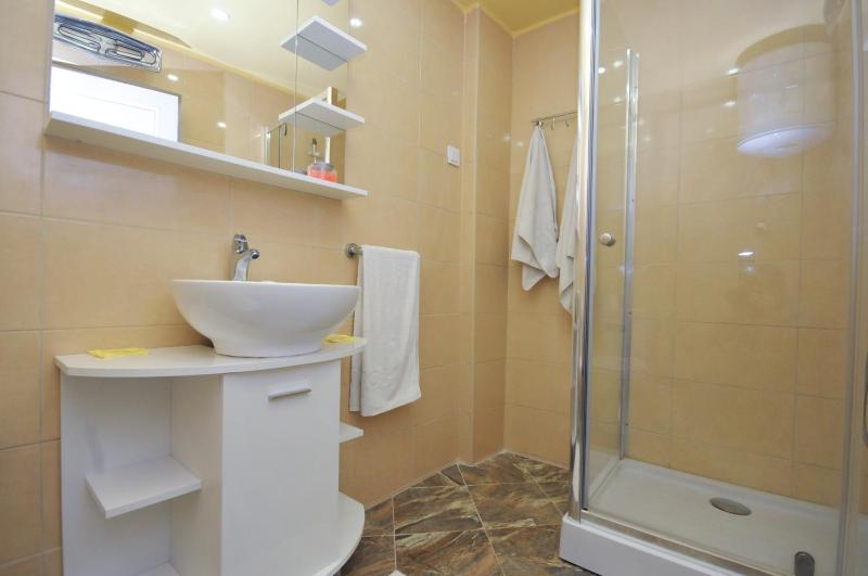 Double Room with Balcony and Sea View image 2