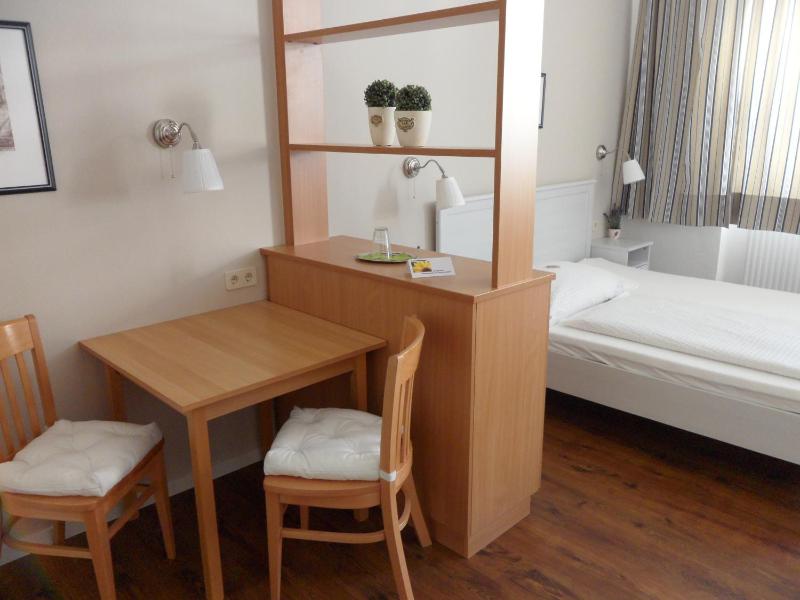 Single Room image 3