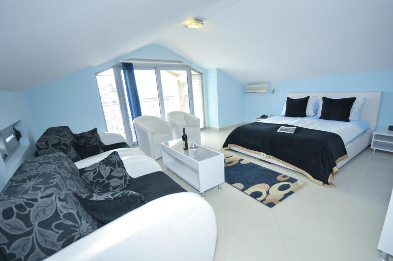 Studio Apartment with Balcony image 1