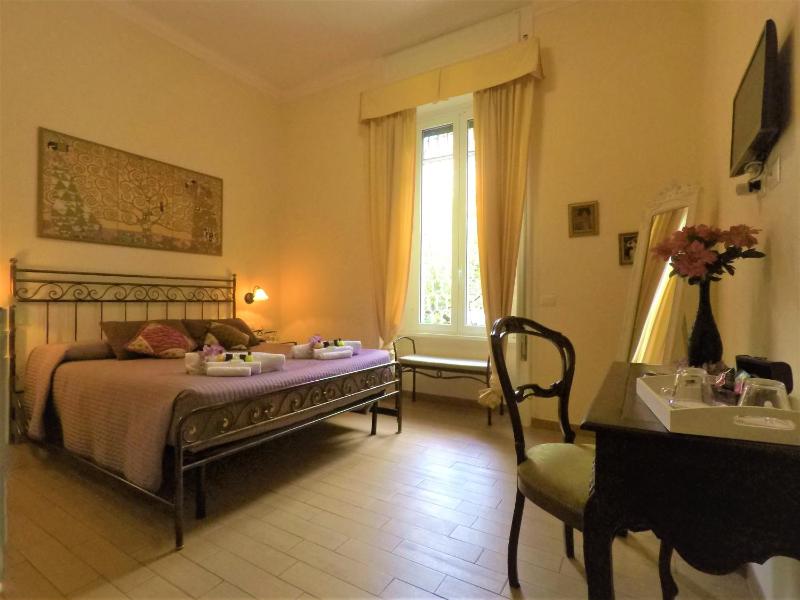 Double Room with Garden View image 2