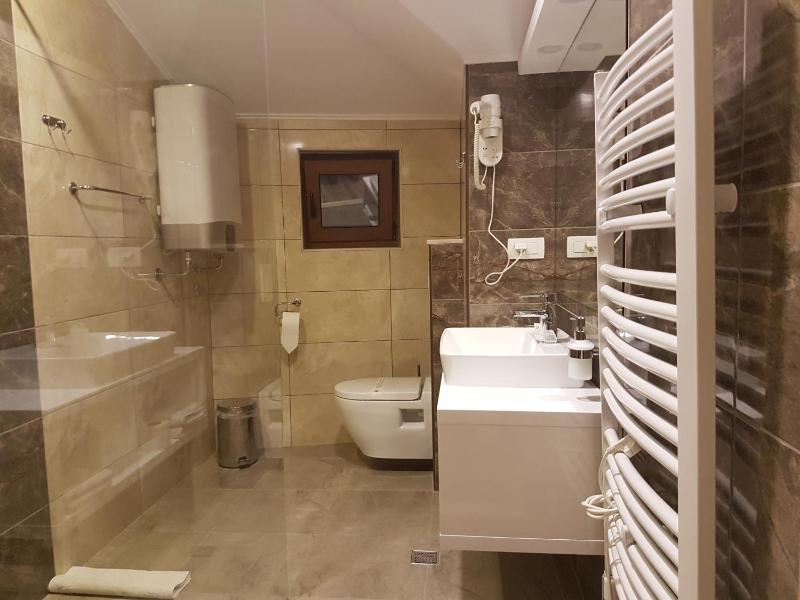 Deluxe Suite with River View image 2