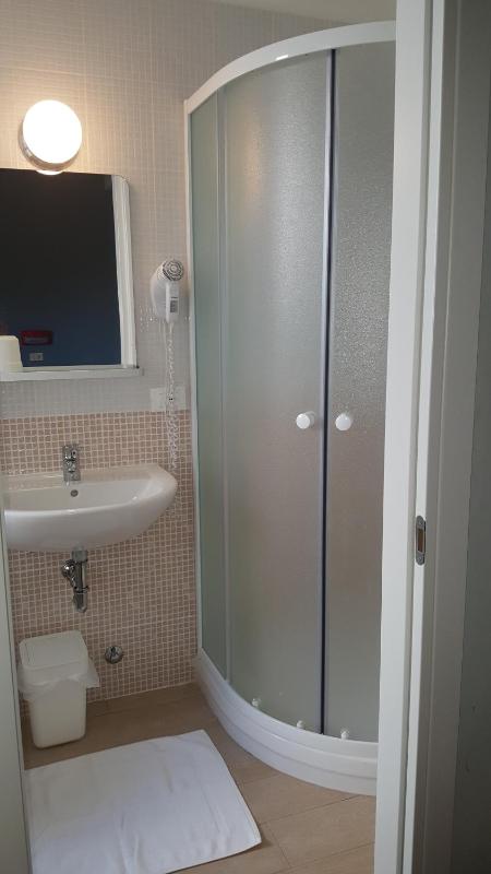 Quadruple Room image 4