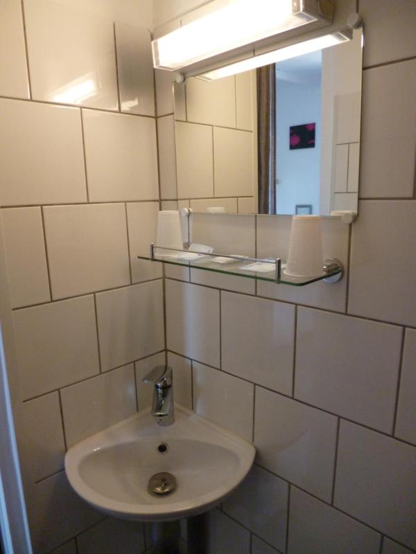 Twin Room with Terrace image 3