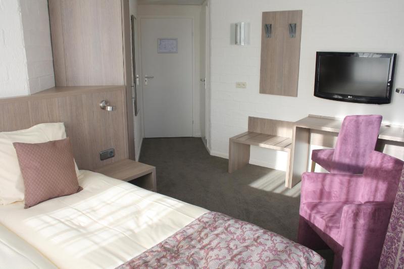 Large Twin Room image 2