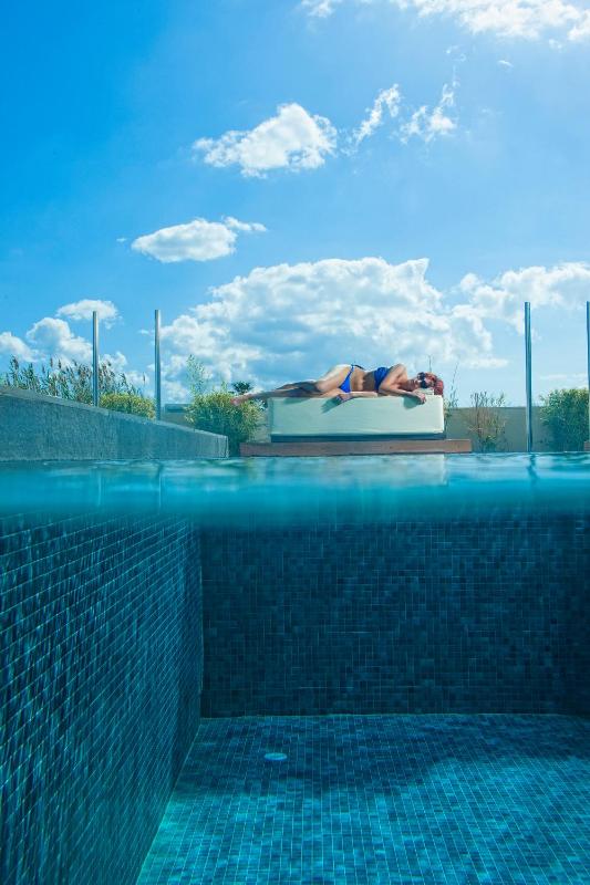 Pool Experience Suite image 3