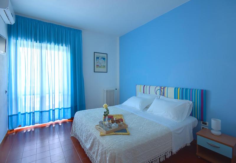 Iris Hotel - image 4