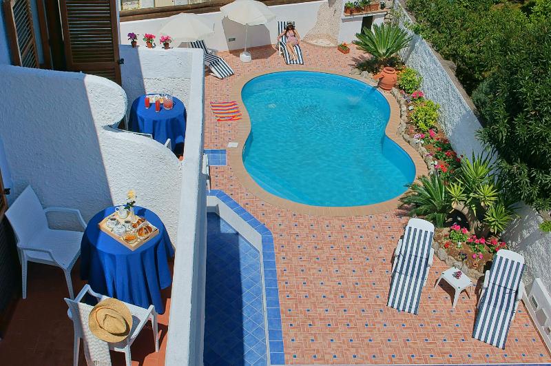 Iris Hotel - image 11